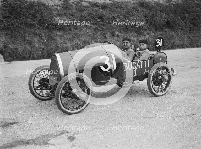Pierre de Vizcaya in his Bugatti at the JCC 200 Mile Race, Brooklands, Surrey, 1921. Artist: Bill Brunell.