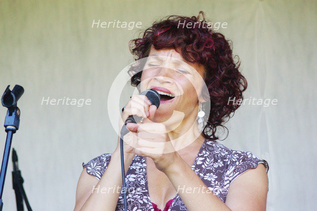 Jacqui Dankworth, Daneby Hall, Tunbridge Wells, Kent.  Artist: Brian O'Connor