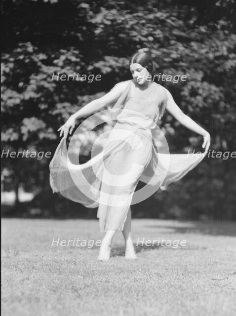 Beyer, Hilda, Miss, not before 1916 Feb. 29. Creator: Arnold Genthe.