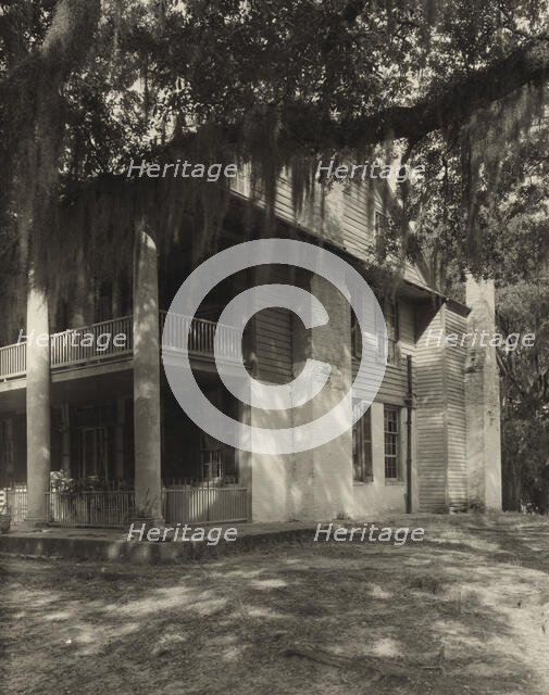 Unidentified house, Natchez vic., Adams County, Mississippi, 1938. Creator: Frances Benjamin Johnston.