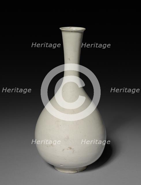 Bottle Vase: Ding ware, 12th Century. Creator: Unknown.