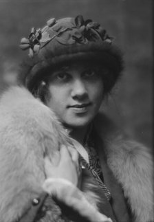 Alt, N., Miss (Adele), portrait photograph, 1913. Creator: Arnold Genthe.