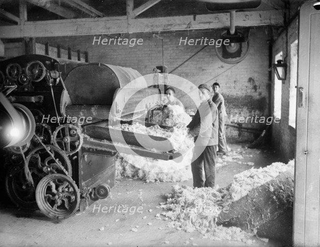 Workers at Earley's Blanket Factory, Witney, Oxfordshire, c1860-c1922. Artist: Henry Taunt