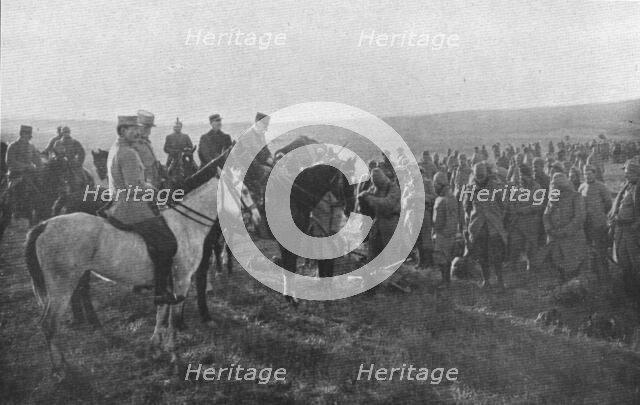 'Les defenses de Salonique inspectees par le general Sarrail; les felicitations du general..., 1916. Creator: Hubert Jacques.