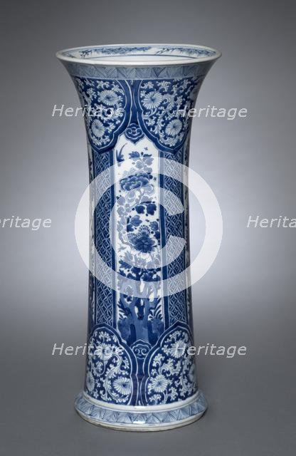Vase, Qing dynasty (1644-1912), Kangxi reign (1661-1722). Creator: Unknown.