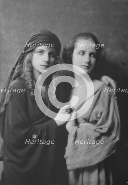Isadora Duncan dancers, portrait photograph, between 1915 and 1923. Creator: Arnold Genthe.