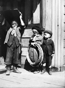 Bargee children, London, c1905. Artist: Unknown