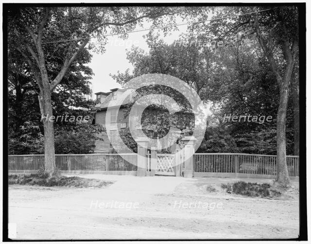 Buckman Tavern, Lexington, Massachusetts, between 1890 and 1901. Creator: Unknown.