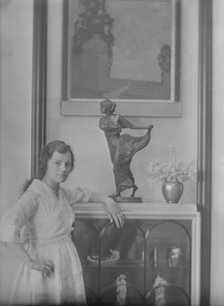 Mrs. Harris Stoehr, portrait photograph, 1918 June 3. Creator: Arnold Genthe.