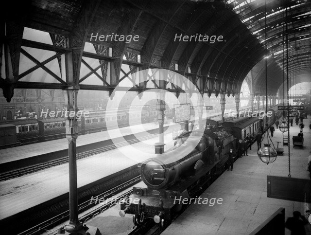 Locomotive at Paddington Station, Praed Street, Westminster, London. Artist: Unknown