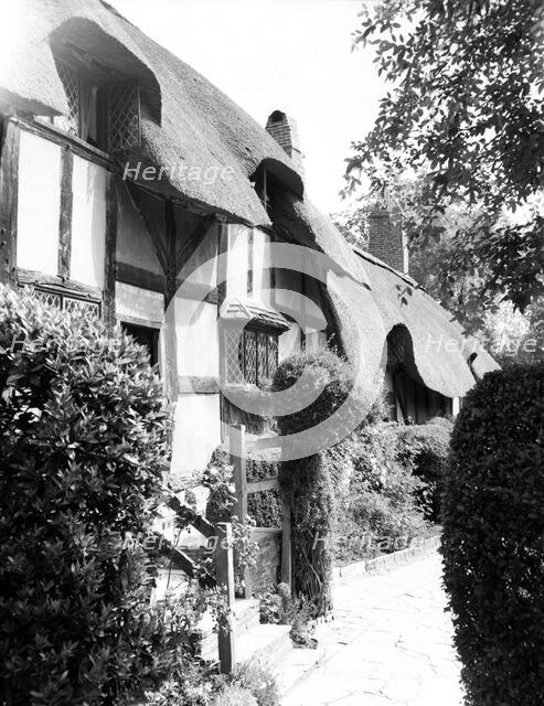 Anne Hathaway's Cottage, Shottery, Stratford-upon-Avon, Warwickshire, c1955. Creator: Arthur Charles Kirby Ware.
