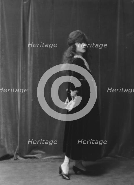 Thaw, Evelyn Nesbit, Mrs., portrait photograph, between 1913 and 1942. Creator: Arnold Genthe.