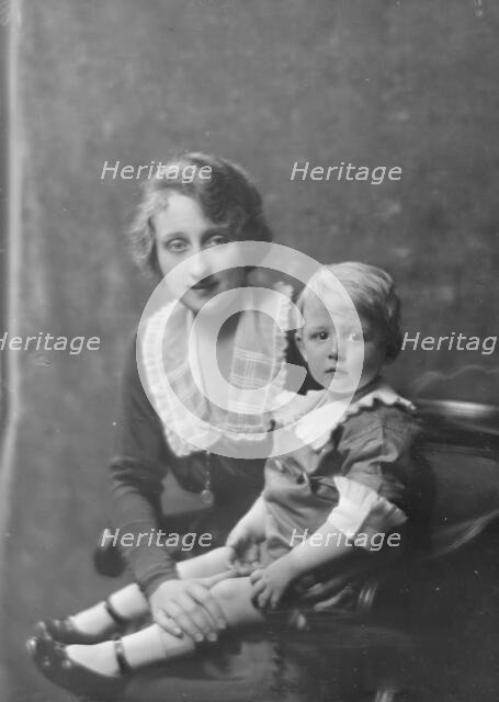 Mrs. O. Chase and child, portrait photograph, 1918 May 16. Creator: Arnold Genthe.