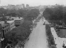 Confederate Reunion - Parade, 1917. Creator: Harris & Ewing.