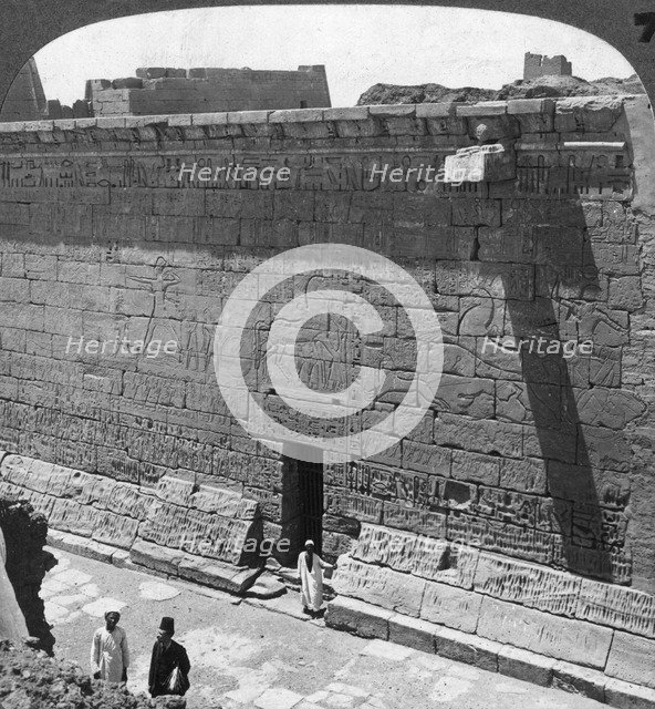'Scenes of battle and the chase carved on a wall at Medinet Habu, Thebes, Egypt', 1905.Artist: Underwood & Underwood