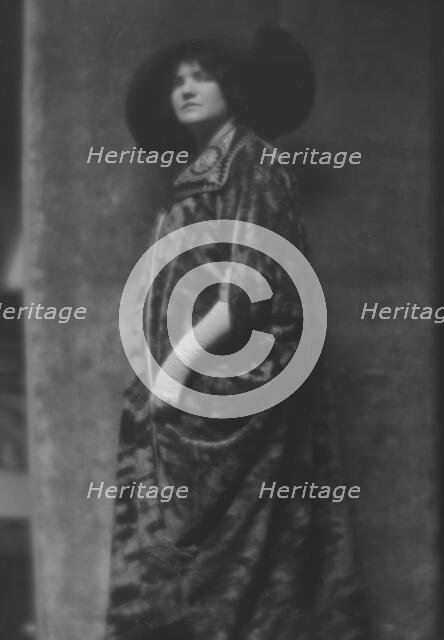 Putnam, Nina Wilcox, Mrs., portrait photograph, 1913. Creator: Arnold Genthe.