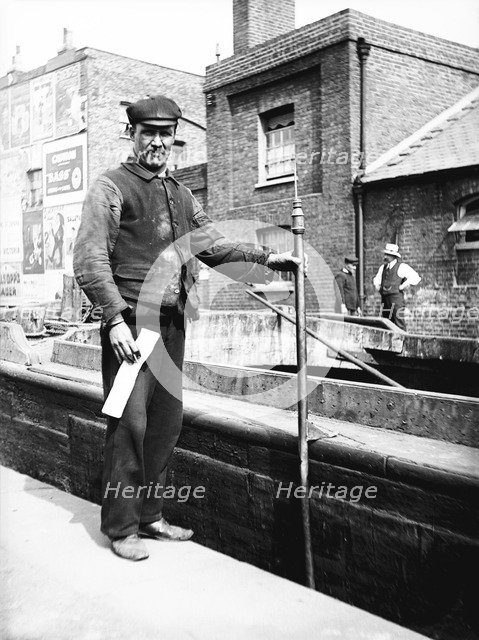 Grand Union Canal lock keeper, c1905. Artist: Unknown