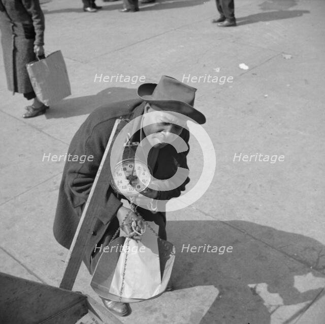 Street peddler in Harlem weighing string beans, New York, 1943. Creator: Gordon Parks.