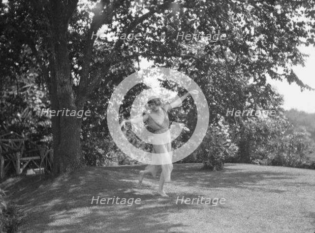 Elsie Dufour dancer, between 1918 and 1920. Creator: Arnold Genthe.