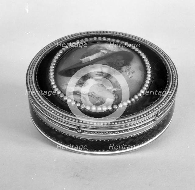 Snuffbox with portrait of a woman, ca. 1790. Creator: G.R.C..