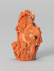 Tree-Shaped Snuff Bottle with a Hawk and Bear, Qing dynasty (1644-1911), 1850-1900. Creator: Unknown.