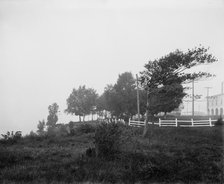 The New Arlington, Petoskey, Mich., between 1900 and 1905. Creator: Unknown.