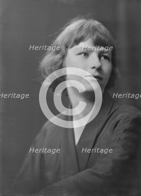 Miss Phyllis Duganne, portrait photograph, 1918 Aug. 20. Creator: Arnold Genthe.
