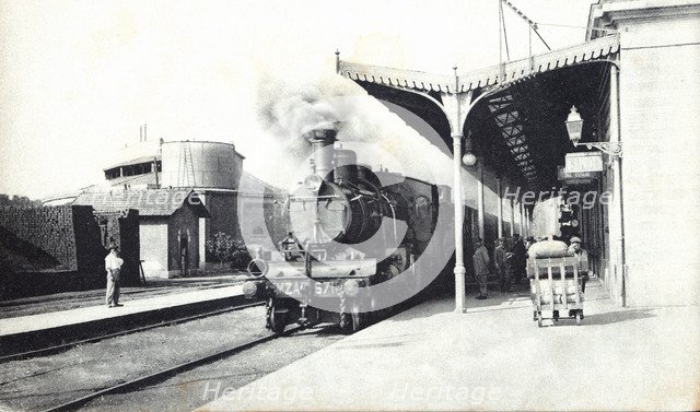 Train in the Girona station MZA, 1910.