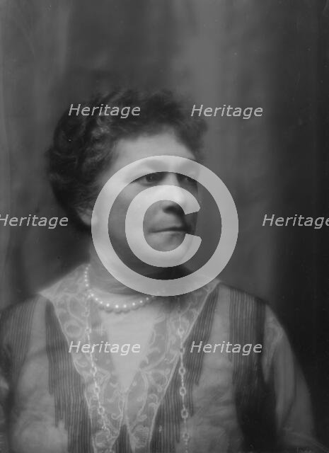 Crocker, W.H., Mrs., portrait photograph, 1913. Creator: Arnold Genthe.