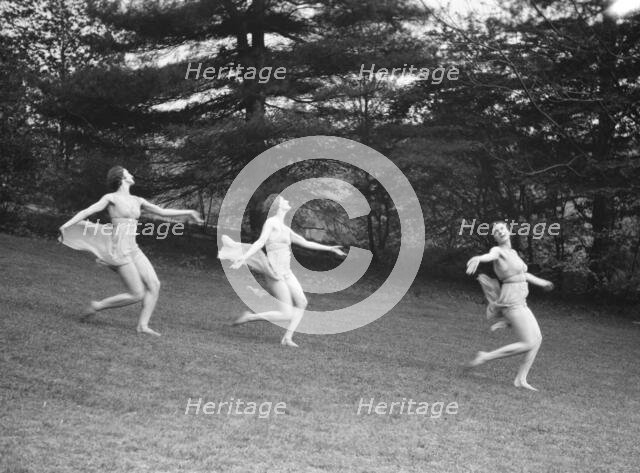 Elizabeth Duncan dancers, between 1916 and 1941. Creator: Arnold Genthe.