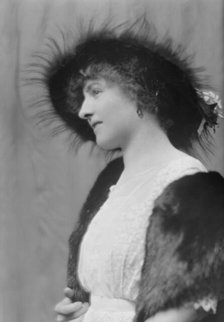 Whitney, Marie, Miss, portrait photograph, 1914 Oct. 12. Creator: Arnold Genthe.