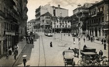 View of the Puerta del Sol de Vigo (Galicia), where trams and cabs are circulating, 1910.
