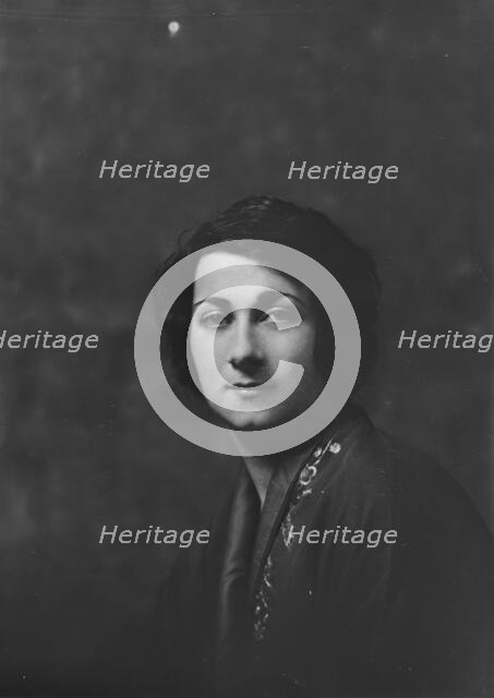 Genevieve Elman, portrait photograph, 1919 Sept. 12. Creator: Arnold Genthe.