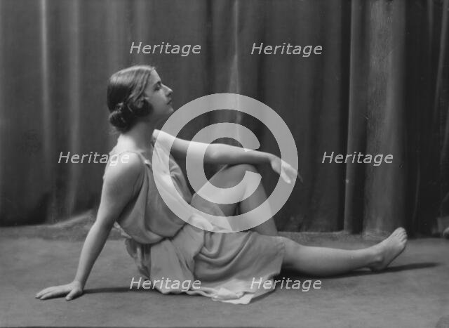 Cavaugh, Lucile, Miss, portrait photograph, 1917 May 10. Creator: Arnold Genthe.