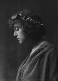Freeman, Helen, Miss, portrait photograph, 1915 Apr. 3. Creator: Arnold Genthe.