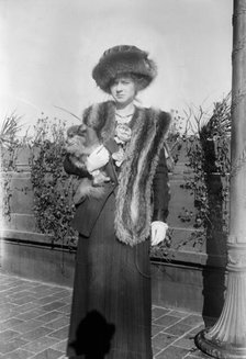 Miss M. Kennedy & "Pomeranian [i.e., Pomeria] Buttercup", 1911. Creator: Bain News Service.