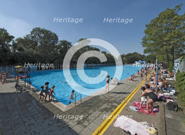 Tooting Bec Lido, Tooting Bec Road, Streatham, Wandsworth, London, 2013. Creator: Simon Inglis.