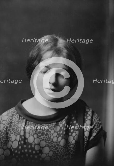 Dora Zaslavsky, portrait photograph, 1925 Aug. 11. Creator: Arnold Genthe.