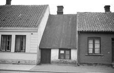 The smallest house in Landskrona, Sweden, 1935. Artist: Unknown