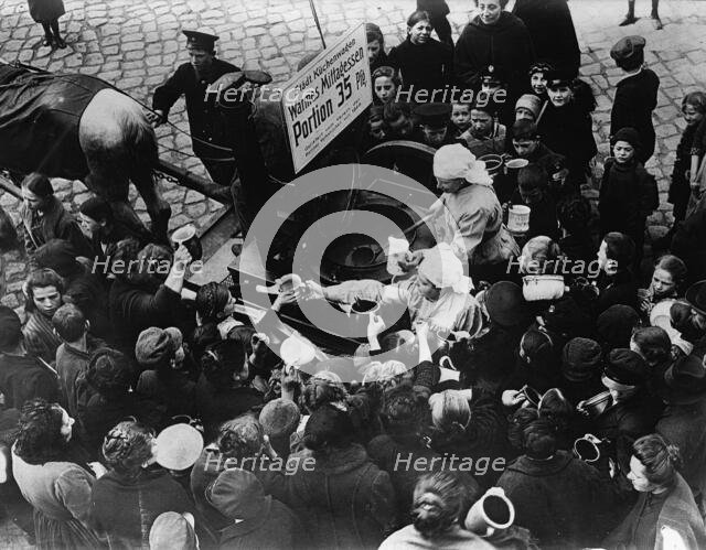 Berlin, goulash for 8 cents, 1916. Creator: Bain News Service.