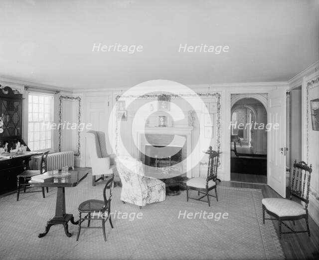 Interior, living room, New York City, between 1900 and 1910. Creator: Unknown.