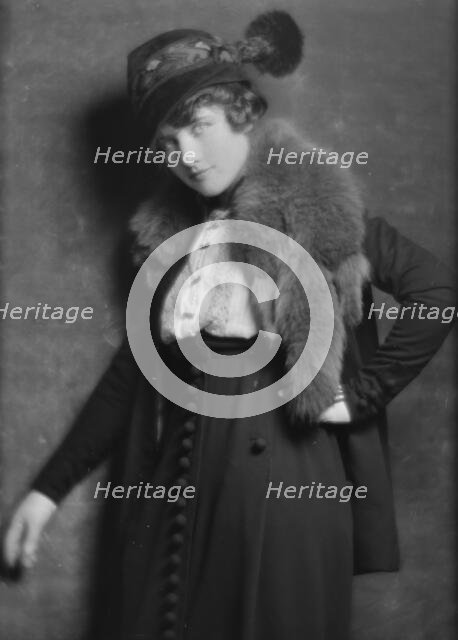 McMahon, Helen, Miss, or Dorothy McMahon, portrait photograph, between 1913 and 1915. Creator: Arnold Genthe.
