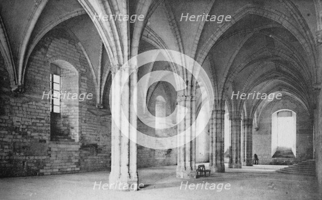 'Avignon - Audience Hall', c1925. Artist: Unknown.