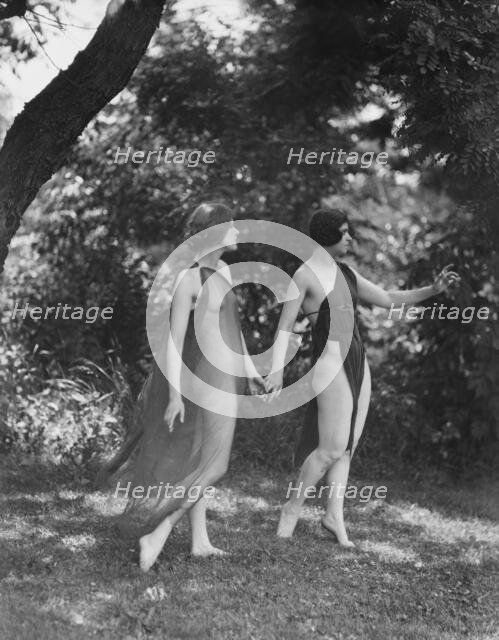 Wanger, Beatrice, Miss, and Miss Solveig Hornbeck, 1921 June 21. Creator: Arnold Genthe.