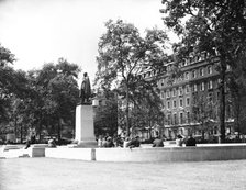 Franklin D. Roosevelt Memorial, Grosvenor Square, London, c1955.  Creator: Arthur Charles Kirby Ware.