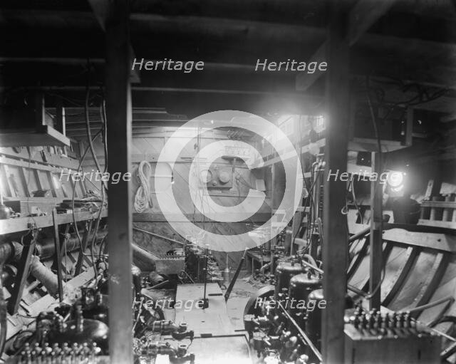 Motor boat Grayling, engine room, between 1905 and 1915. Creator: Unknown.