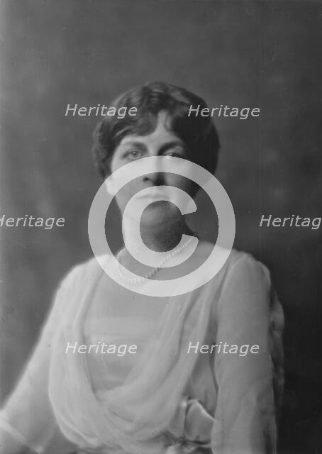 Mrs. John Glass, portrait photograph, 1918 Aug. 1. Creator: Arnold Genthe.