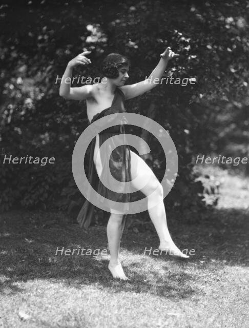 Wanger, Beatrice, Miss, 1921 June 21. Creator: Arnold Genthe.