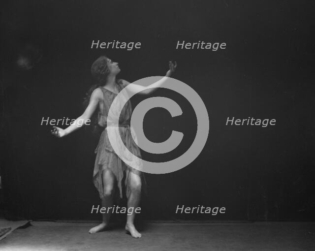 La Tour, Miss, 1919 June 25. Creator: Arnold Genthe.