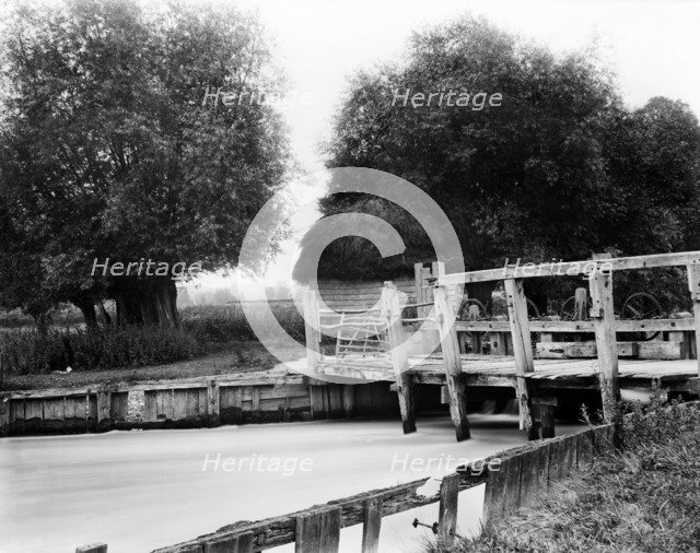 Old weir on the River Thames, Hurley, Berkshire, c1860-c1922. Artist: Henry Taunt.